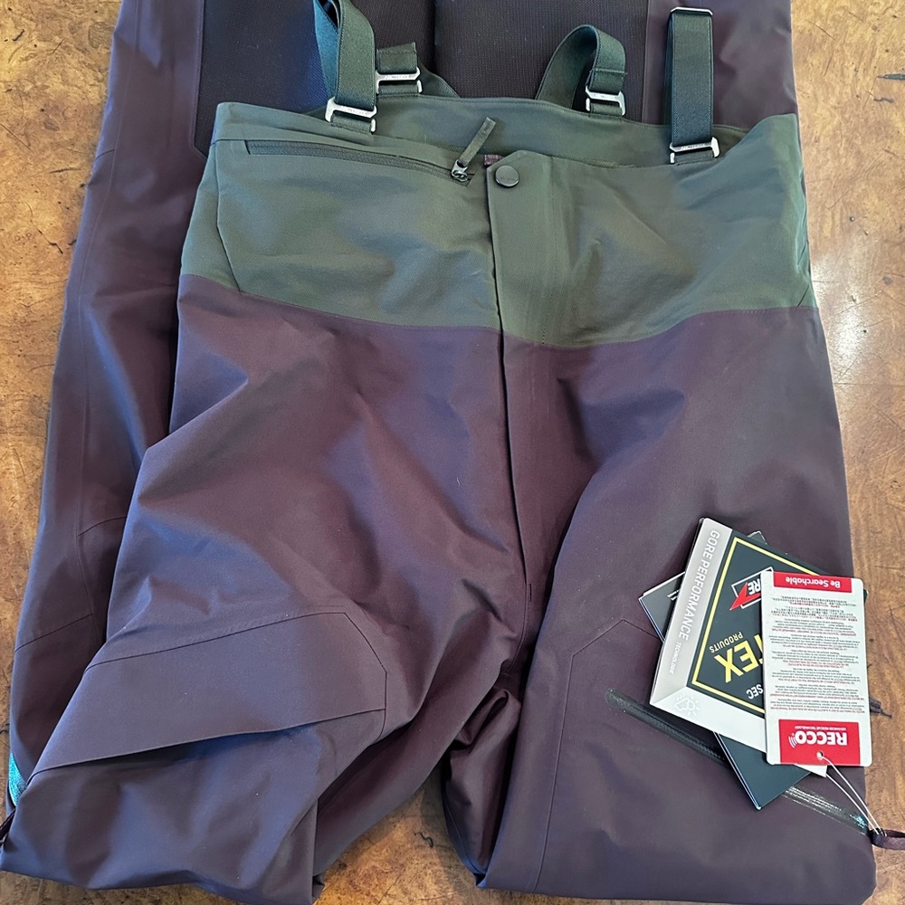 Arc’teryx ski bibs NWT Two-Tone Bib Overalls